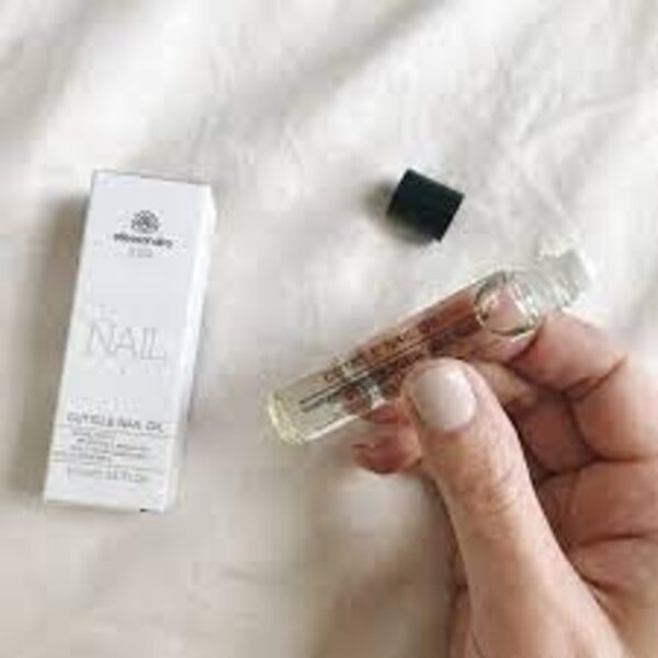 Alessandro Spa Cuticle Nail Oil - voedende nagel en nagelriemolie 10ml