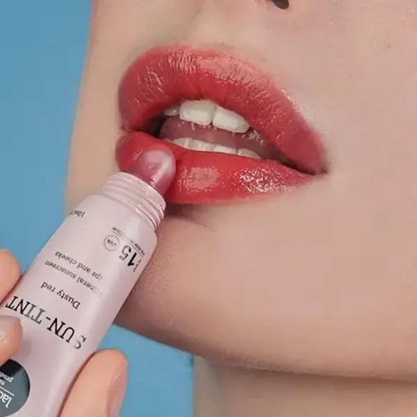LAOUTA NATURAL  PRODUCTS Lip tint Dusty Red spf 15 - Getinte lippenbalsem 10ml