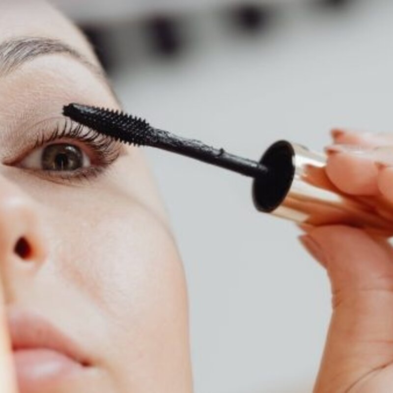 Wat is mascara cocktailing?
