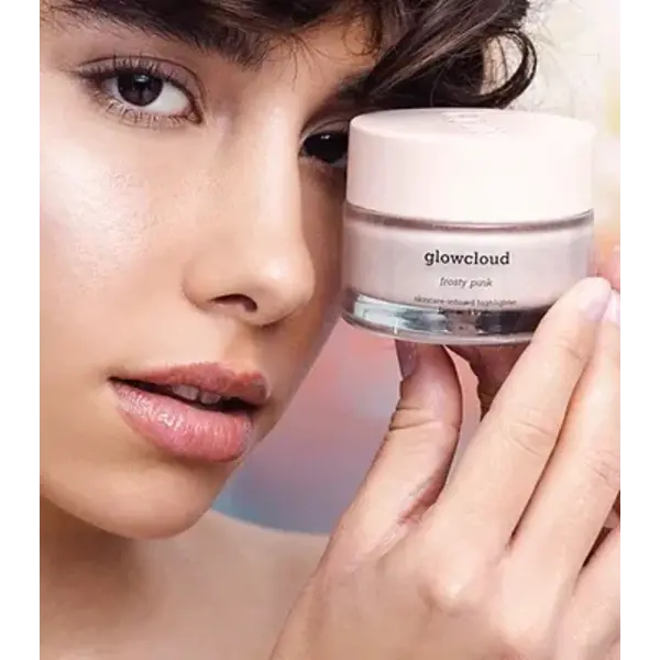 LAOUTA NATURAL  PRODUCTS Glowcloud Frosy Pink – Puder mit einem schönen, dezenten Schimmer  50 ml
