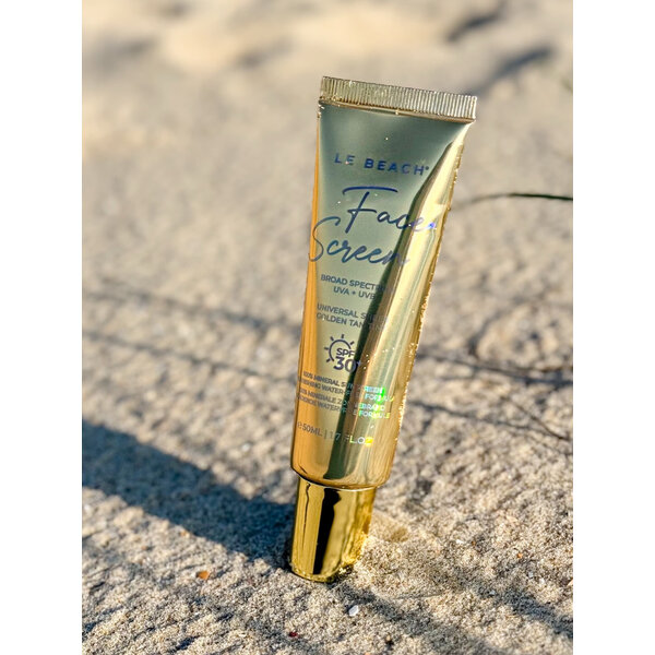 Le Beach Voordeel set SPF met een getinte zonbescherming voor het gezicht en een niet vette zonnebrand voor het hele lichaam.