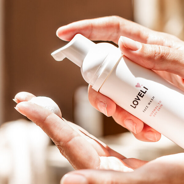 Loveli Facewash Travel size - miniatuur gezichtsreiniging normaal tot droge huid  50ml