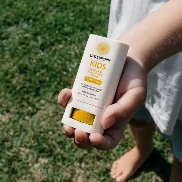 Little Urcrin Natürlicher Sonnenschutz für Kinder: „For Kids Natural Clear“ Zink SPF 50 Stick – praktisch zum Mitnehmen