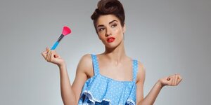 Eighties make-up look