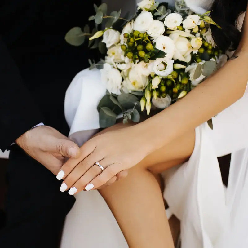 Schöne, gepflegte Hände und Nägel für deine Hochzeit