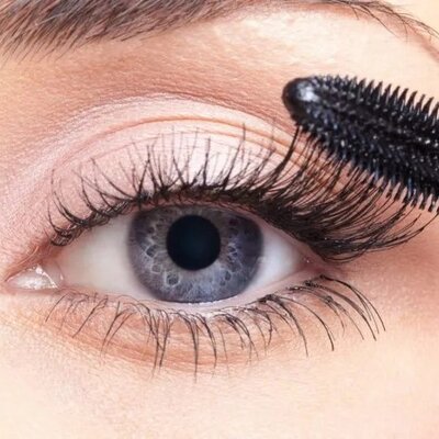 Gibt es eine wasserfeste Wimperntusche ohne PFAS?