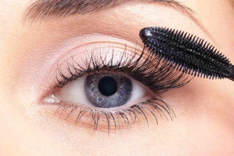 Gibt es eine wasserfeste Wimperntusche ohne PFAS?