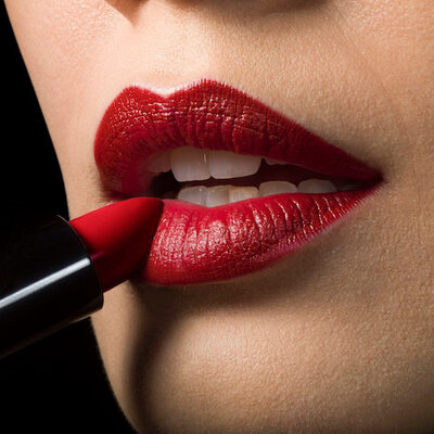 Roter Lippenstift? Wir sagen: Machen!