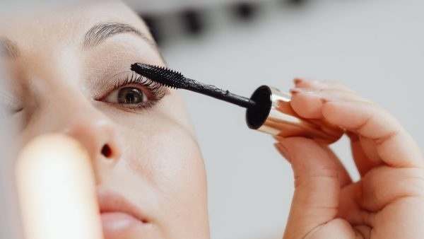 Was ist „Mascara-Cocktailing“?