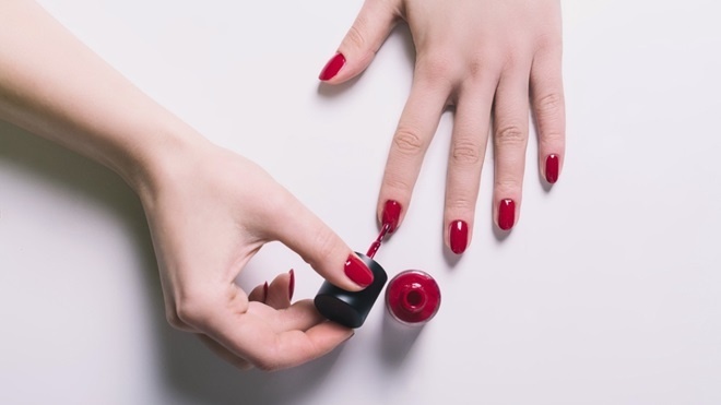 Belgischer Testaankoop testet Nagellack: möglicherweise krebserregende Inhaltsstoffe in Nagellack bekannter Marken.