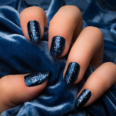 Welche Nagellackfarbe passt zu meinem festlichen Outfit?