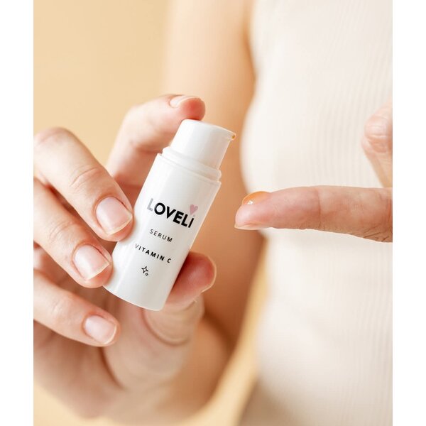 Loveli Vitamine C Serum 5ml travelsize  - gezichtserum dat de huid een enorme oppepper geeft - laat een doffe vermoeide huid weer stralen