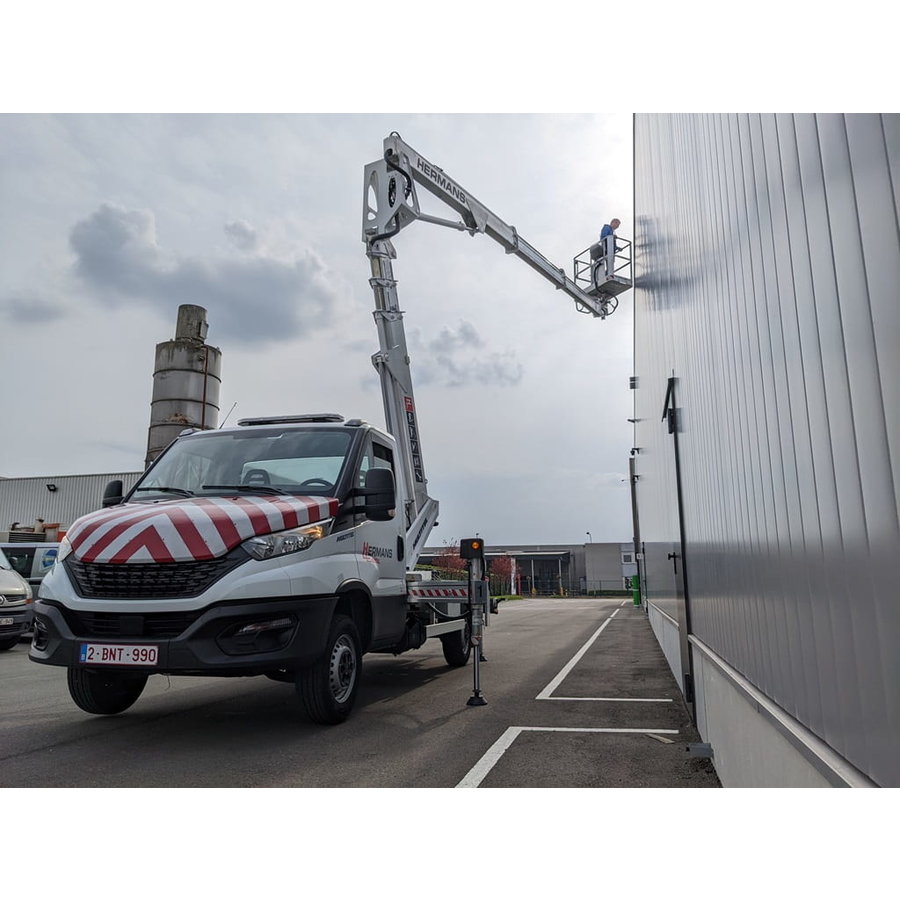 Hoogwerker op bestelwagen 21.0 m huren