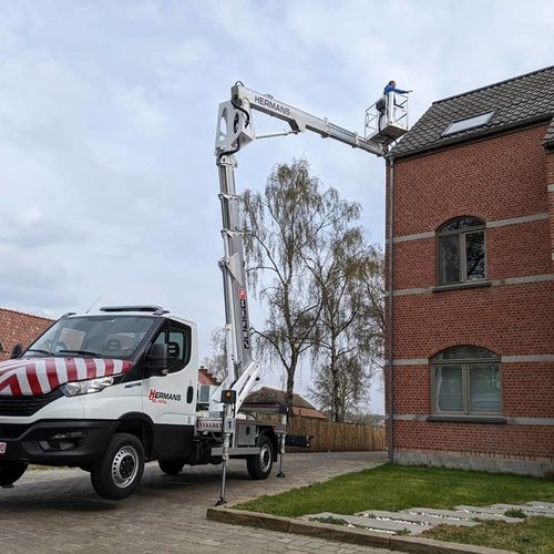 Hoogwerker op bestelwagen 21.0 m 
