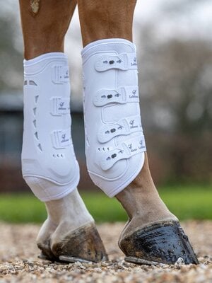 Snug Boots White Front