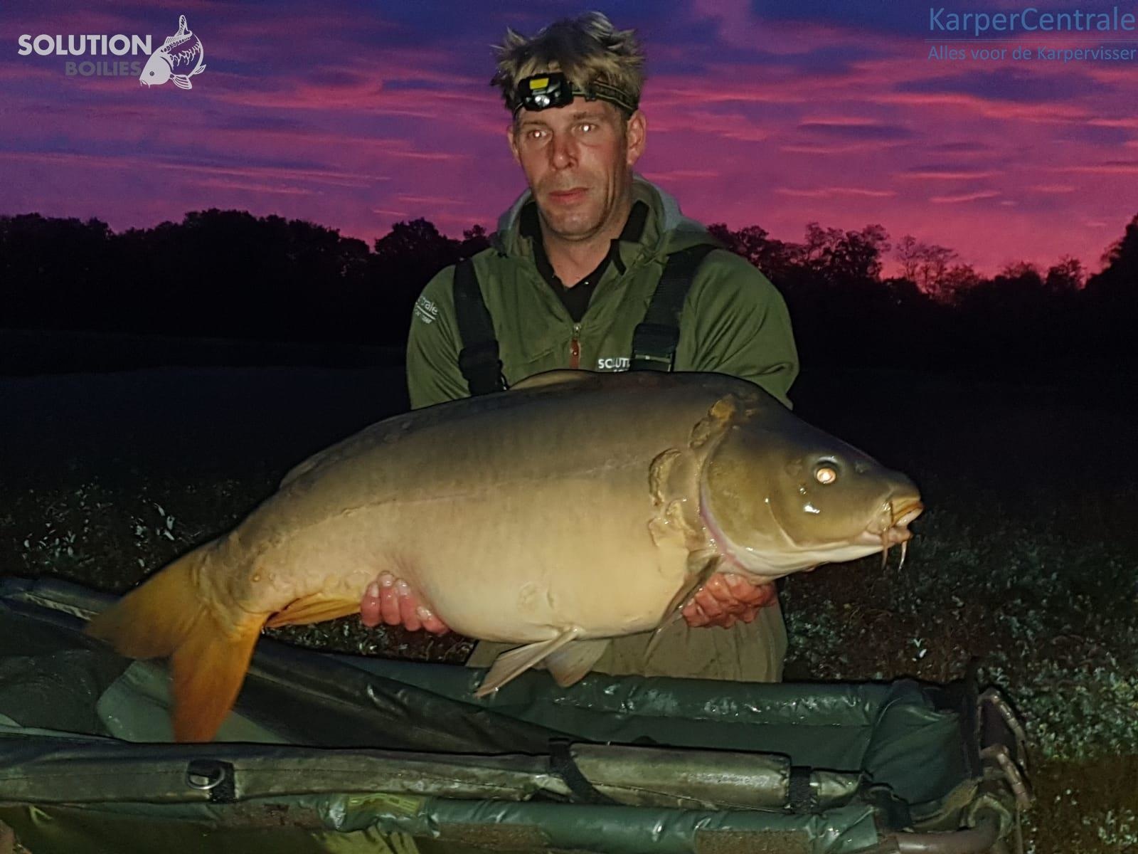 Harry Heethuis met zijn PB spiegelkarper 40 pond!