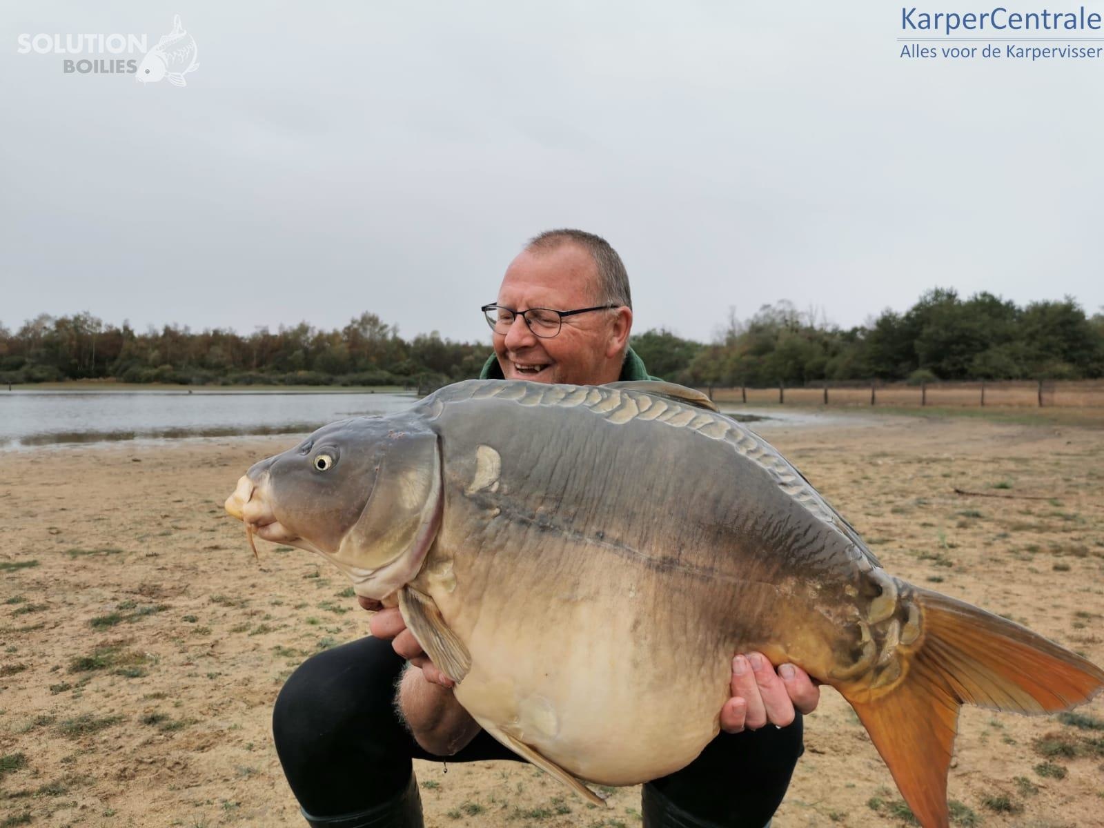Henk Zantinga met een 19kg, prachtige spiegelkarper