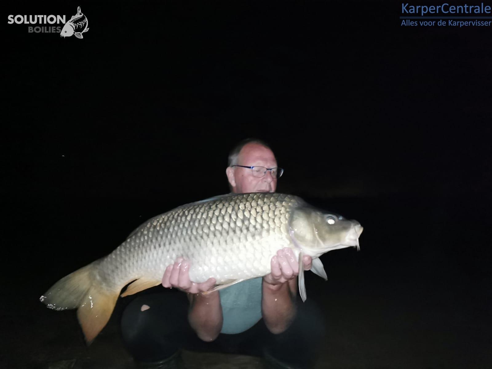 Henk Zantinga met een klein schubje