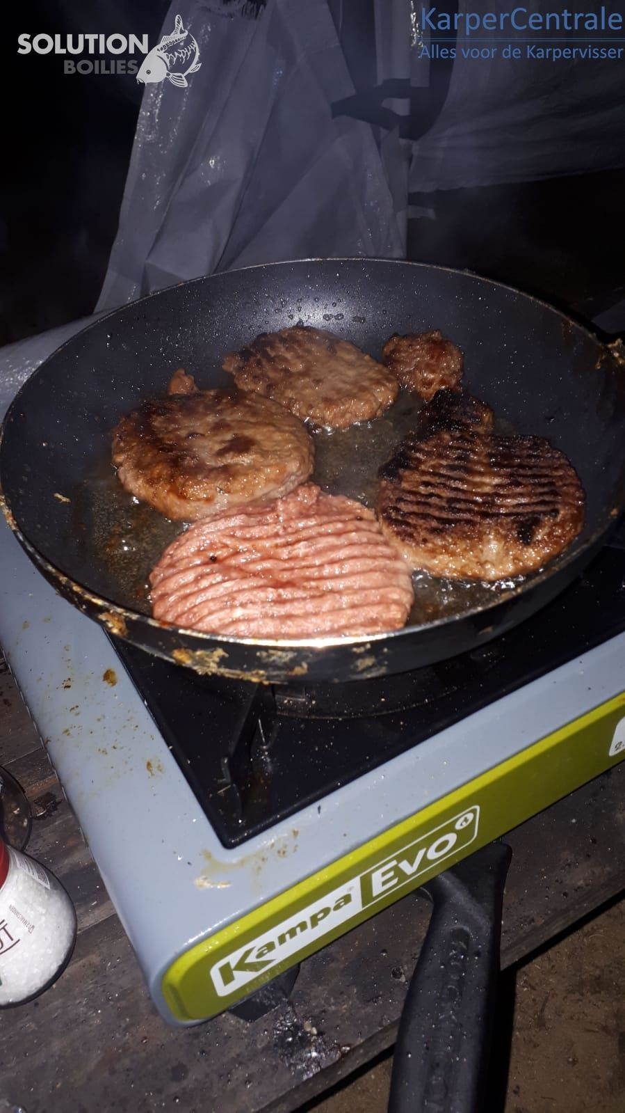 er moet altijd goed gegeten worden, hamburgers!
