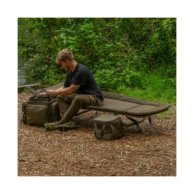 Avid Carp Revolve Bed - 6 poten - Plat frame - Foam matras