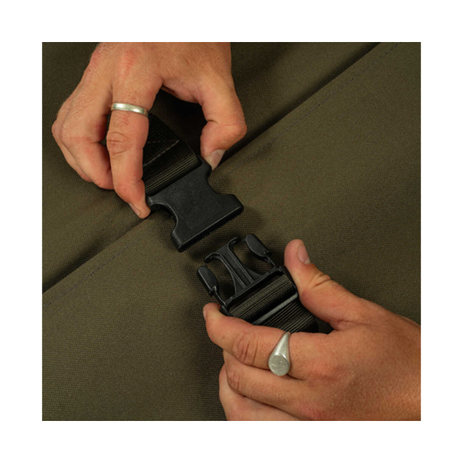 Avid Carp Revolve Bed - 6 poten - Plat frame - Foam matras