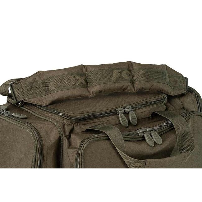 FOX Voyager Medium Carryall met 56 liter capaciteit voor bewaren van veel tackle items