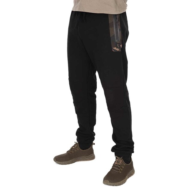 FOX PREMIUM 310 Joggers Black/Camo - Luxe Joggingbroek met Camo Details en Ritszakken