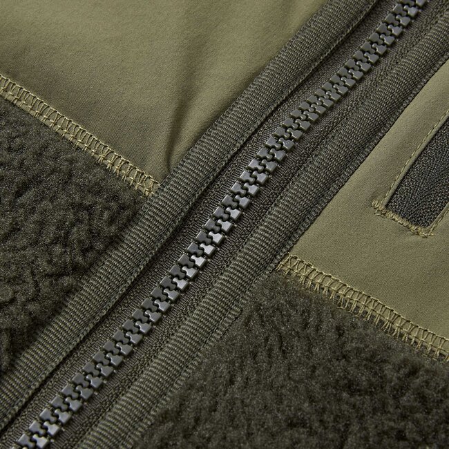 Trakker TechPro Sherpa Jas - fleece met capuchon, waterafstotende panelen en ritszakken