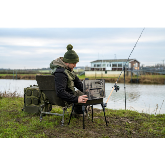 Korum MEGA BLOX Station Fully Loaded - XL Tackle Station - Met Telescopische Poten