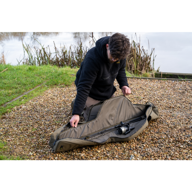 Avid Carp RVS - 10FT - Retractable 3-rod holdall