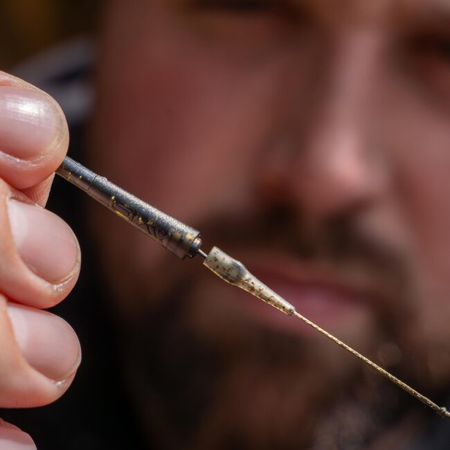 Avid Carp Outline FleckTone - Short Bag Stem