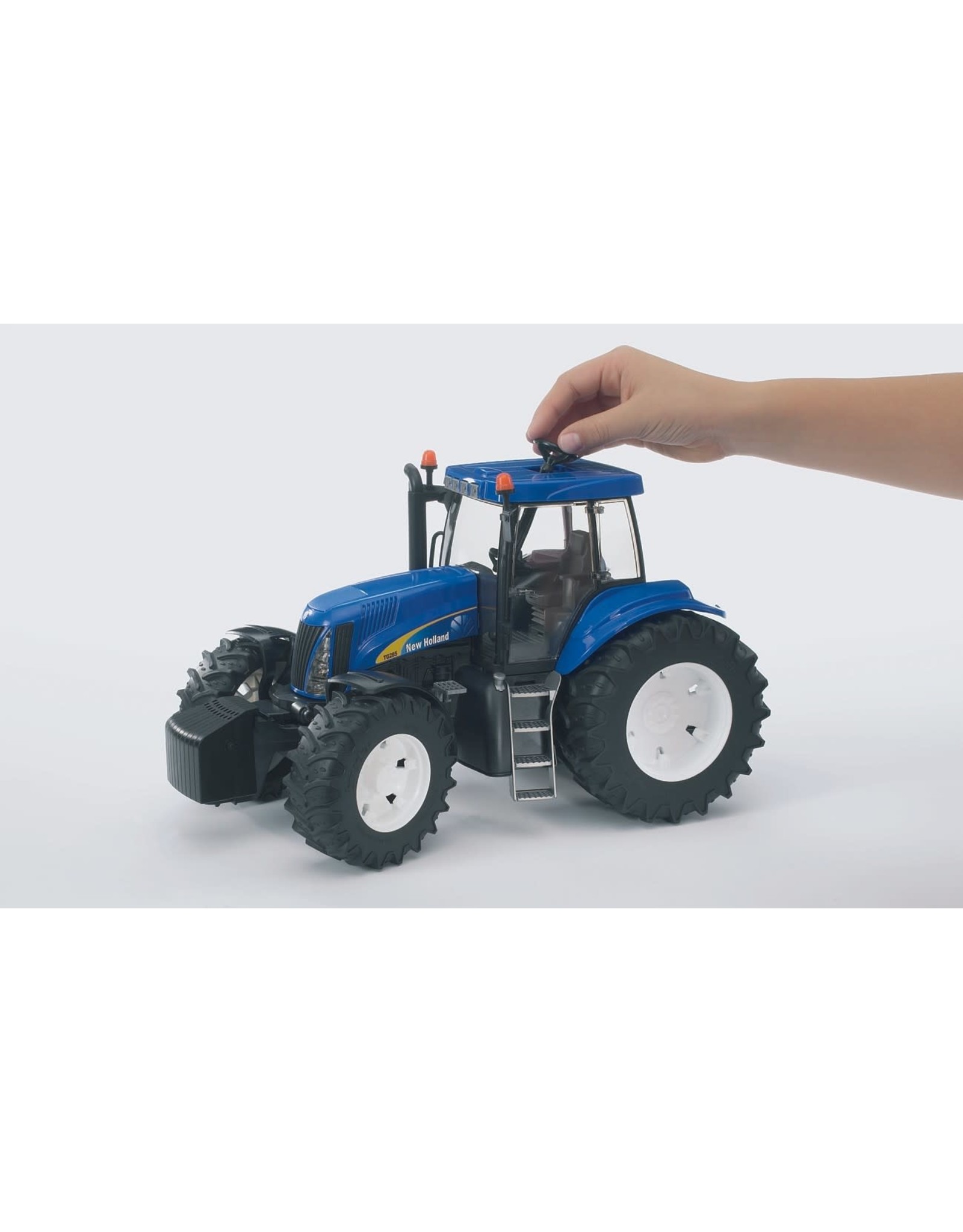 Bruder Bruder 03020 New Holland TG285 (1:16)