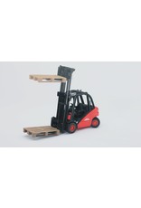 Bruder Bruder 02511 Linde Heftruck H30D met Pallet (1:16) Bruder Bruder 02511 Linde Heftruck H30D met Pallet (1:16)