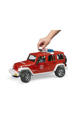 Bruder Bruder 02528 Jeep Wrangler Unlimited Rubicon Brandweerauto met Brandweerman (1:16) + Licht- en Geluidsmodule