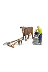 Bruder Bruder Bworld 62605 Boerderij Set met Boer, Koe en Accessoires