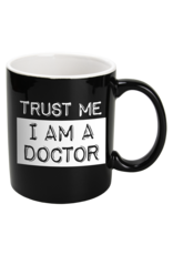 Paper Dreams Black & White Mok – Trust me I am a Doctor , Zwart