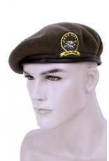 Militaire baret met badge 'Special