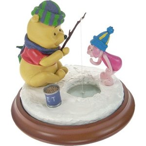 Disney Sculpture Pooh Winter (Four Seasons)