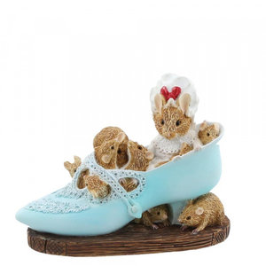 Peter Rabbit (Beatrix Potter) by Border Old Woman Who Lived In a Shoe