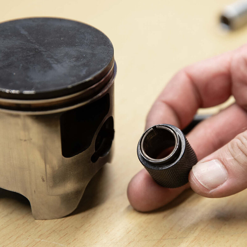X-GRIP  Piston clip tool