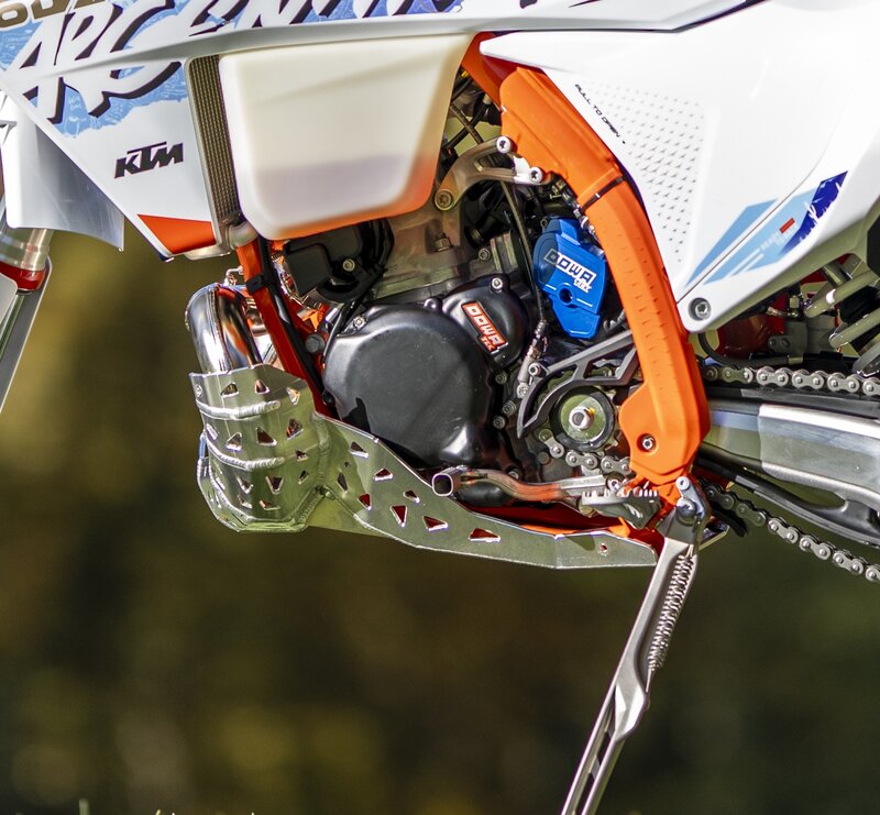 Dowatek Skid plate with exhaust pipe guard