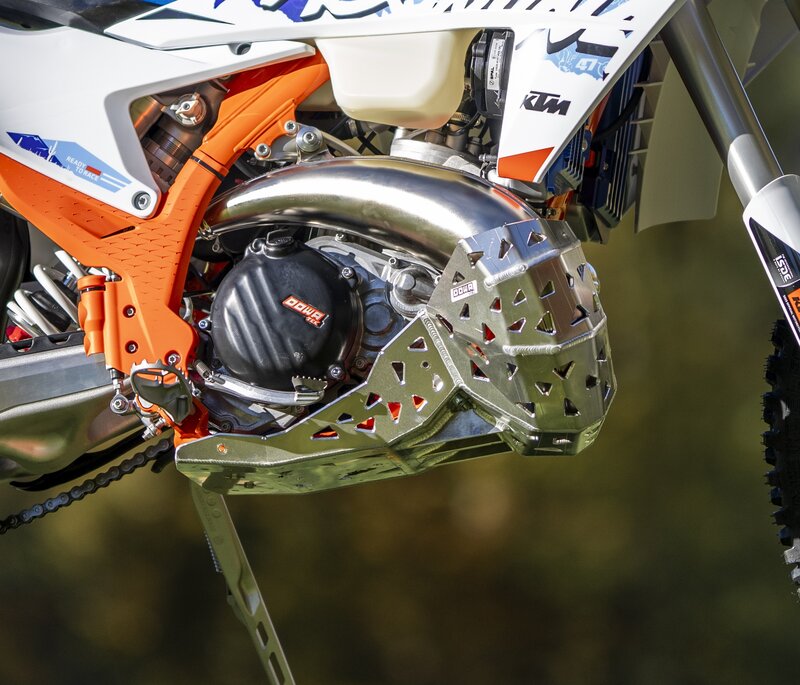 Dowatek Skid plate with exhaust pipe guard