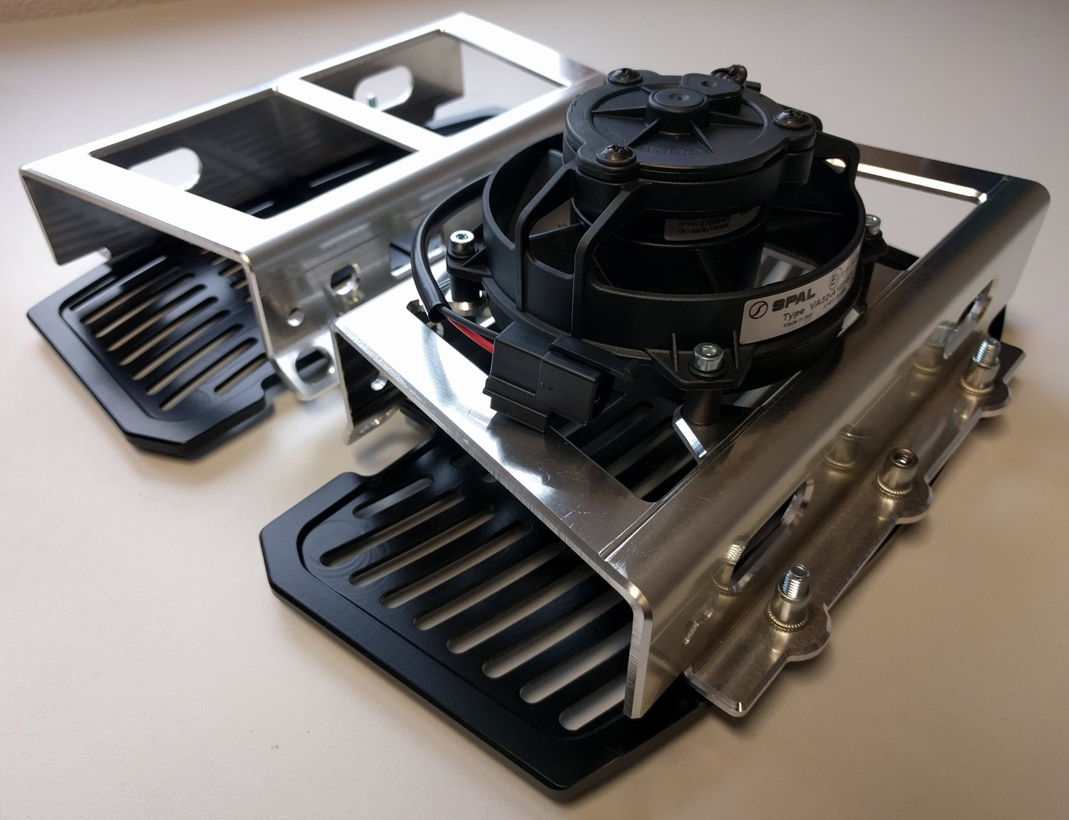 Dowatek Kühlerschutz mit Gitter und Lüfteraufnahme