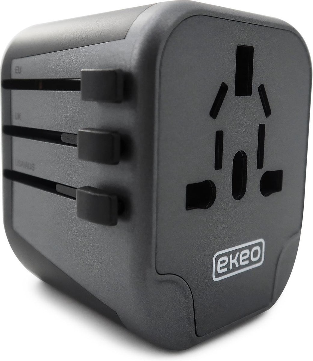 Universele Wereldstekker - Reisstekker met 2 Quick USB Poorten - 2000 Watt - 150+ landen - Zwart