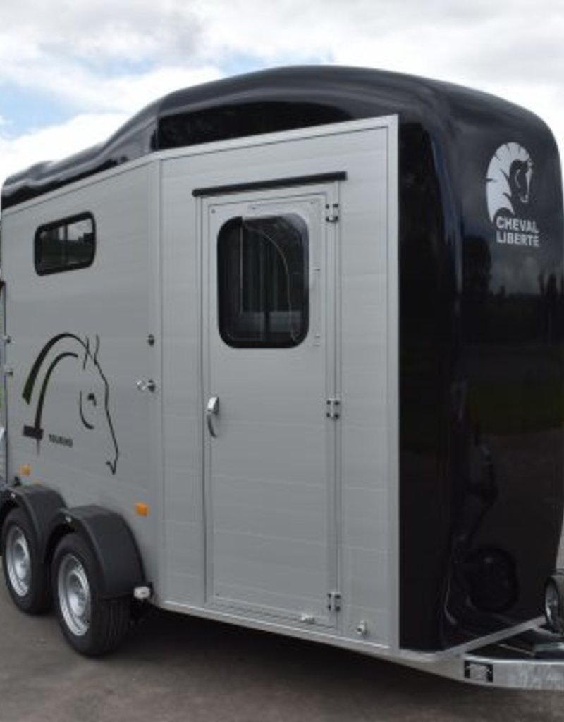 Cheval Liberte Cheval Touring Country Horse Trailer in Black