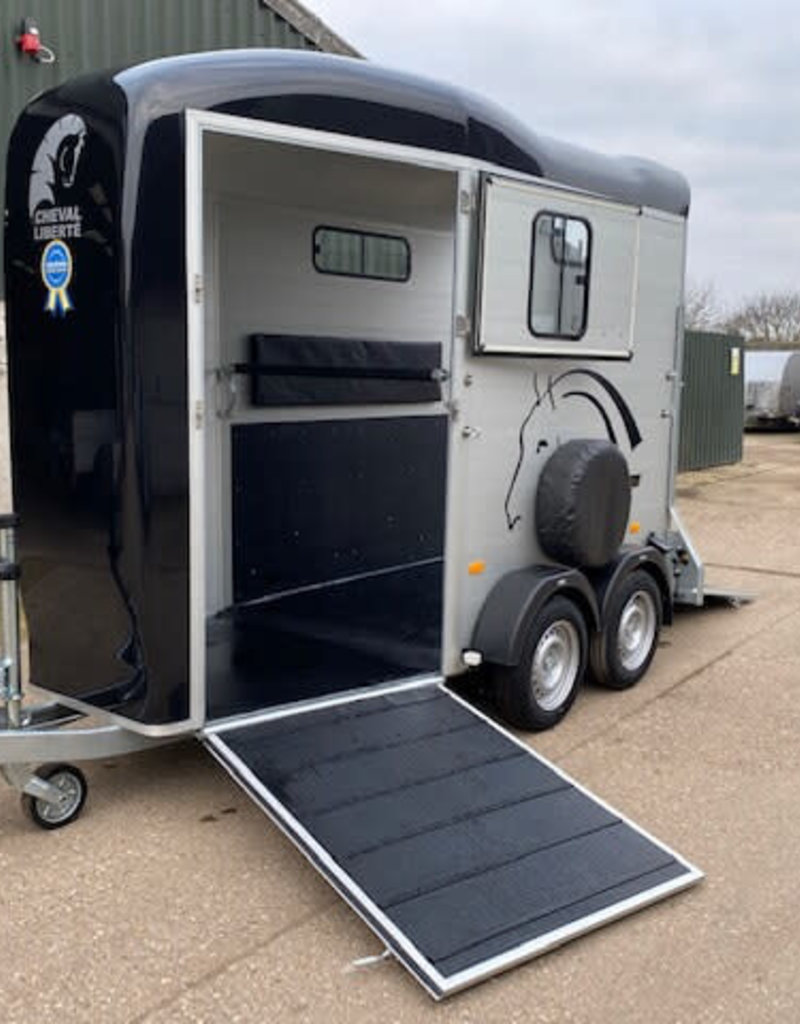 Cheval Liberte Cheval Touring One Single Horse Trailer