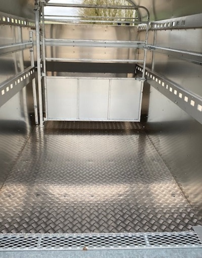 Bateson Trailers Bateson 42LT 10' x 5' x 6' Livestock Trailer for use with cars and light vehicles