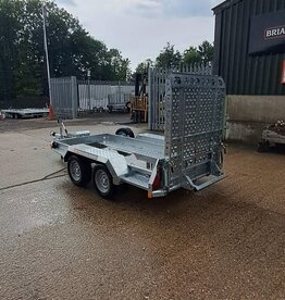 2.8m x 1.3m  3500kg GVW fitted with Heavy Duty Tail PanelBrian James Digger Plant 2