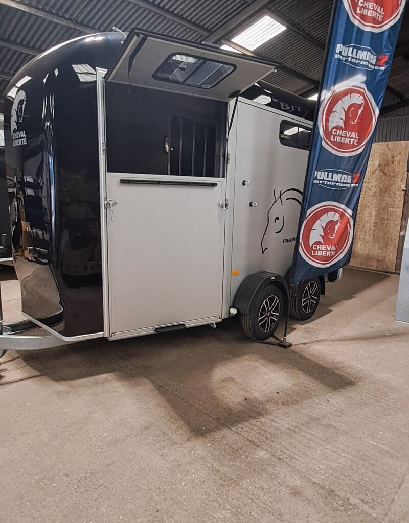 Cheval Liberte Cheval Liberte Touring  XL 2 Horse Trailer with Tack Room 2600kg GVW