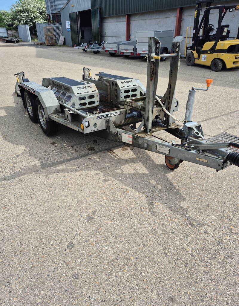 Used  Brian James Digger Plant 2 - 2.8m x 1.3m  2700kg GVW  with Digga Doc and Options